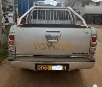 hilux-double-cabin-small-1