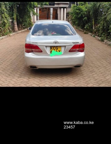 buy-and-drive-toyota-crown-big-2