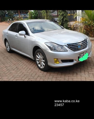 buy-and-drive-toyota-crown-big-1