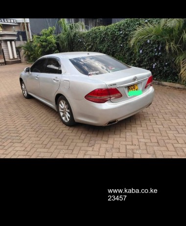 buy-and-drive-toyota-crown-big-3