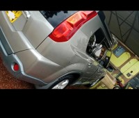x-trail-local-with-sunroof-small-3