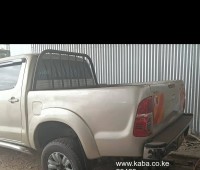 clean-toyota-hilux-double-cabin-small-9