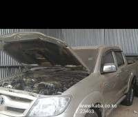 clean-toyota-hilux-double-cabin-small-2