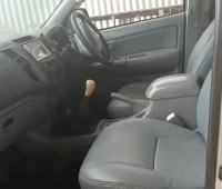 clean-toyota-hilux-double-cabin-small-10