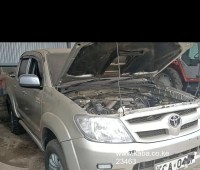 clean-toyota-hilux-double-cabin-small-7