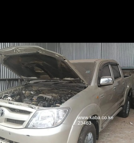 clean-toyota-hilux-double-cabin-big-2