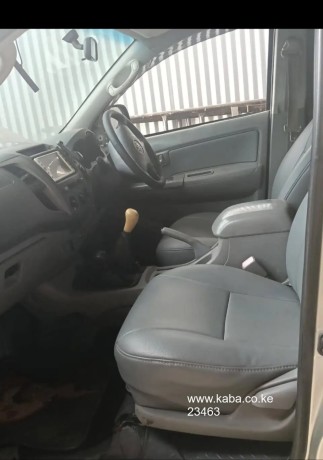 clean-toyota-hilux-double-cabin-big-10