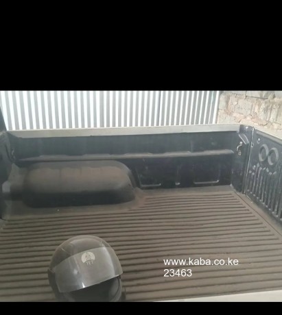 clean-toyota-hilux-double-cabin-big-4