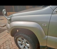 land-cruiser-prado-small-0