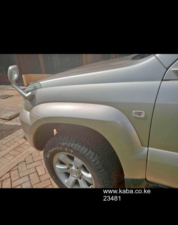 land-cruiser-prado-big-0