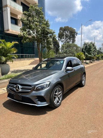 2018-mercedes-glc250-amg-sunroof-big-5