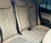 2018-toyota-crown-hybrid-sunroof-small-3