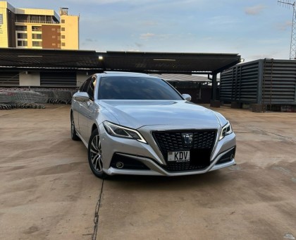 2018 TOYOTA CROWN HYBRID SUNROOF