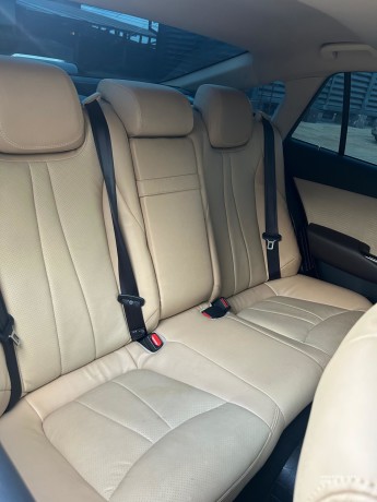 2018-toyota-crown-hybrid-sunroof-big-3