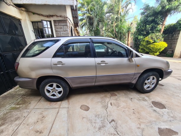 2000-toyota-harrier-big-11