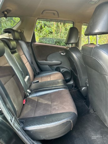 2013-honda-fit-shuttle-non-hybrid-big-5