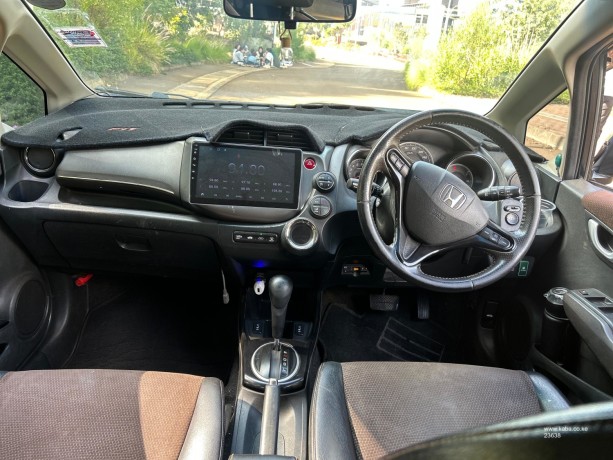 2013-honda-fit-shuttle-non-hybrid-big-3