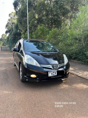 2013-honda-fit-shuttle-non-hybrid-big-0