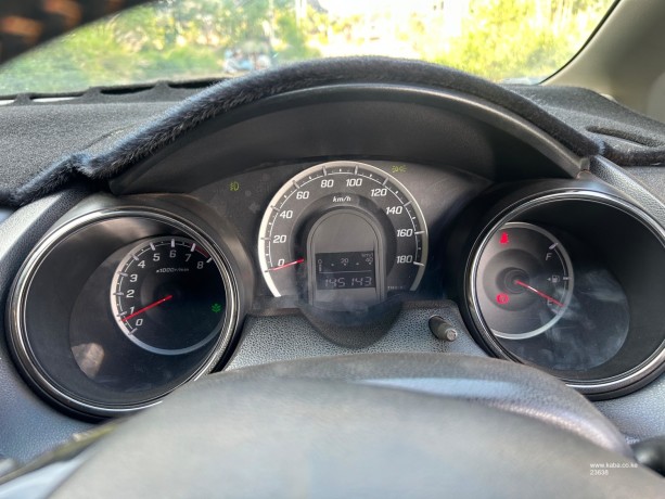 2013-honda-fit-shuttle-non-hybrid-big-2