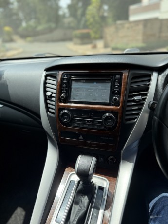 2016-mitsubishi-pajero-sport-diesel-low-mileage-big-2