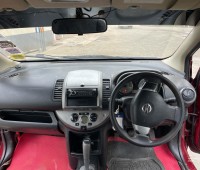 2011-nissan-note-small-3