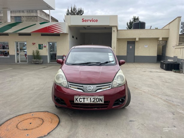 2011-nissan-note-big-8