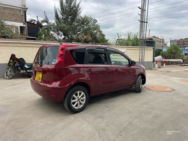 2011-nissan-note-big-6