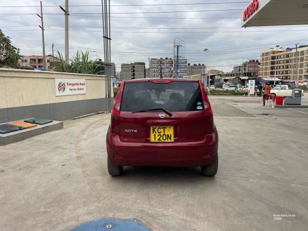 2011-nissan-note-big-7