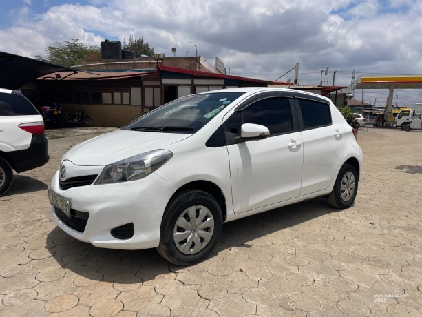 2013-toyota-vitz-big-1