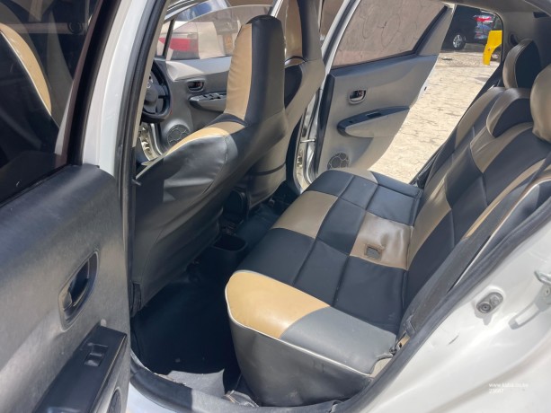 2013-toyota-vitz-big-5