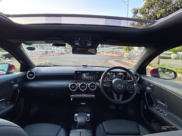 2019-mercedes-a180-sunroof-10k-mileage-big-4