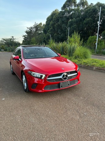 2019-mercedes-a180-sunroof-10k-mileage-big-7