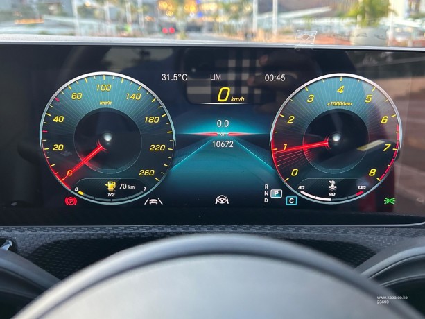 2019-mercedes-a180-sunroof-10k-mileage-big-1