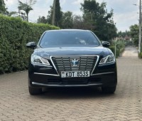 toyota-crown-hybrid-small-6