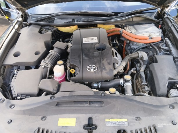 toyota-crown-hybrid-big-9