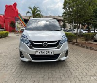 nissan-serena-small-9