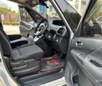 nissan-serena-small-2