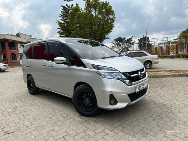 nissan-serena-big-1
