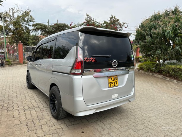 nissan-serena-big-7