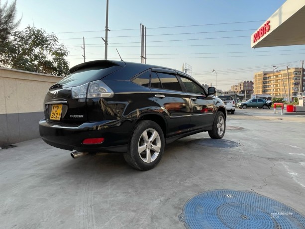 2011-toyota-harrier-big-5
