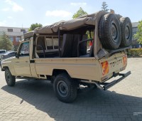 toyota-land-cruiser-79-series-small-4