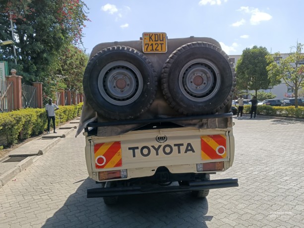 toyota-land-cruiser-79-series-big-7