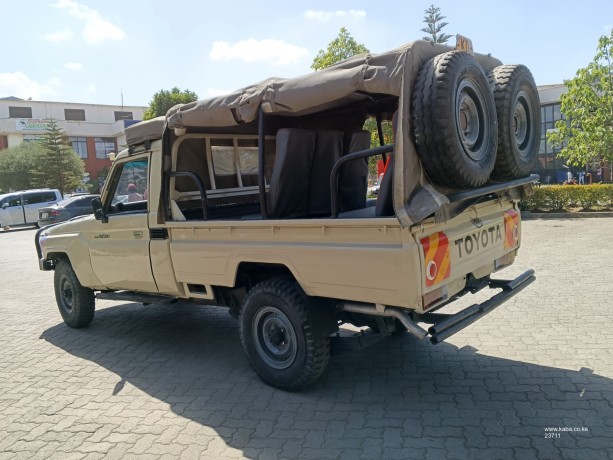 toyota-land-cruiser-79-series-big-4