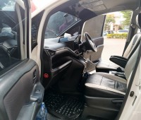 2016-toyota-voxy-small-7