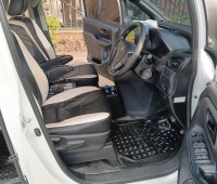 2016-toyota-voxy-small-2