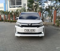 2016-toyota-voxy-small-6