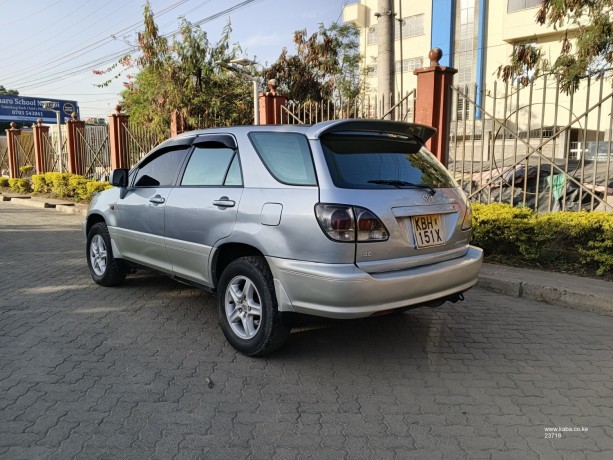 2003-toyota-harrier-big-4