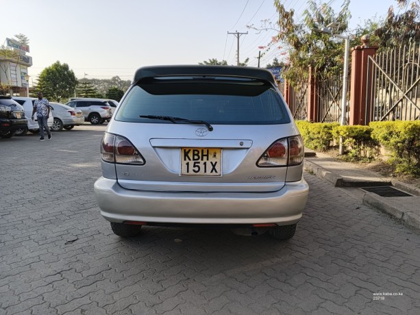 2003-toyota-harrier-big-6