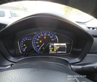 toyota-fielder-hybrid-small-4