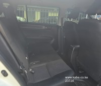 2017-toyota-fielder-small-3